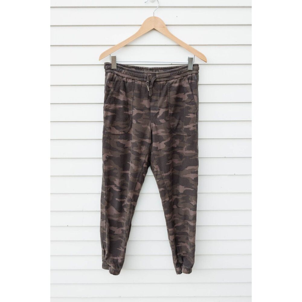 Athleta Farallon Printed Jogger Pants in Black Olive Camo - Women's 8